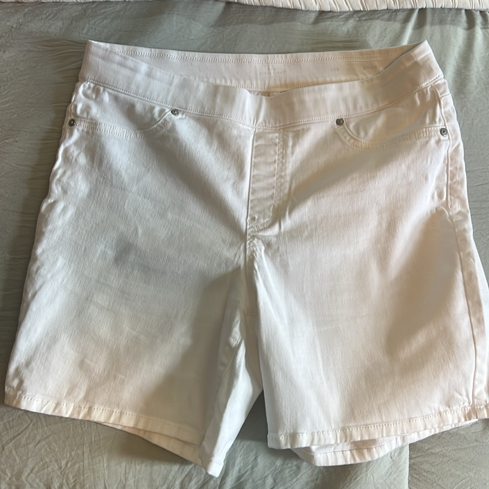 New Directions Crisp White Pull On Shorts!